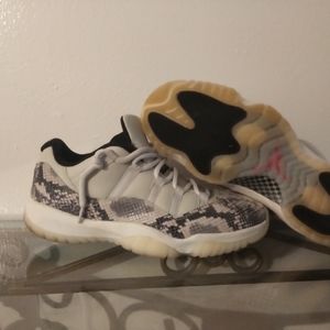 Jordan 11 retro lows snakeskin (10.5) used